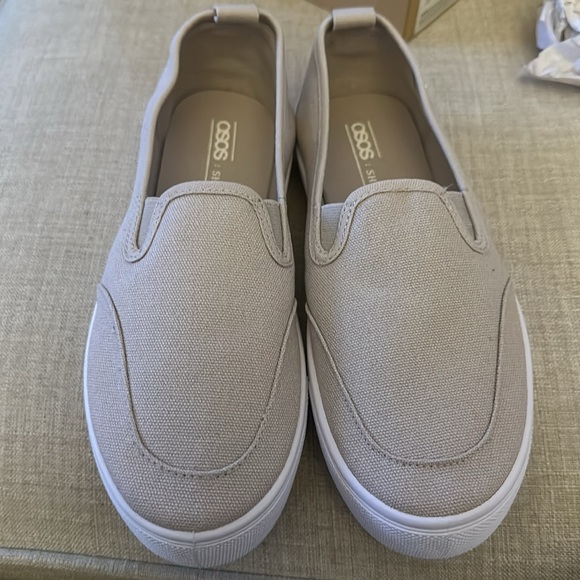 Light Grey ASOS DESIGN Dexter slip on plimsolls - Picture 4 of 4